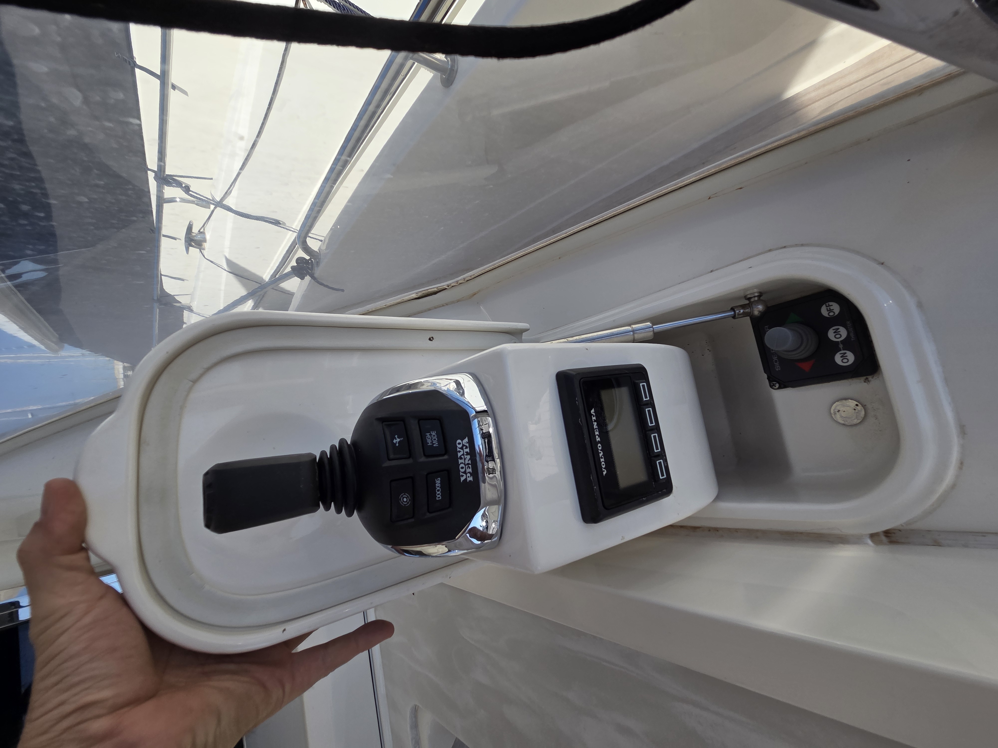 RIVIERA 6000 sport yacht platinum