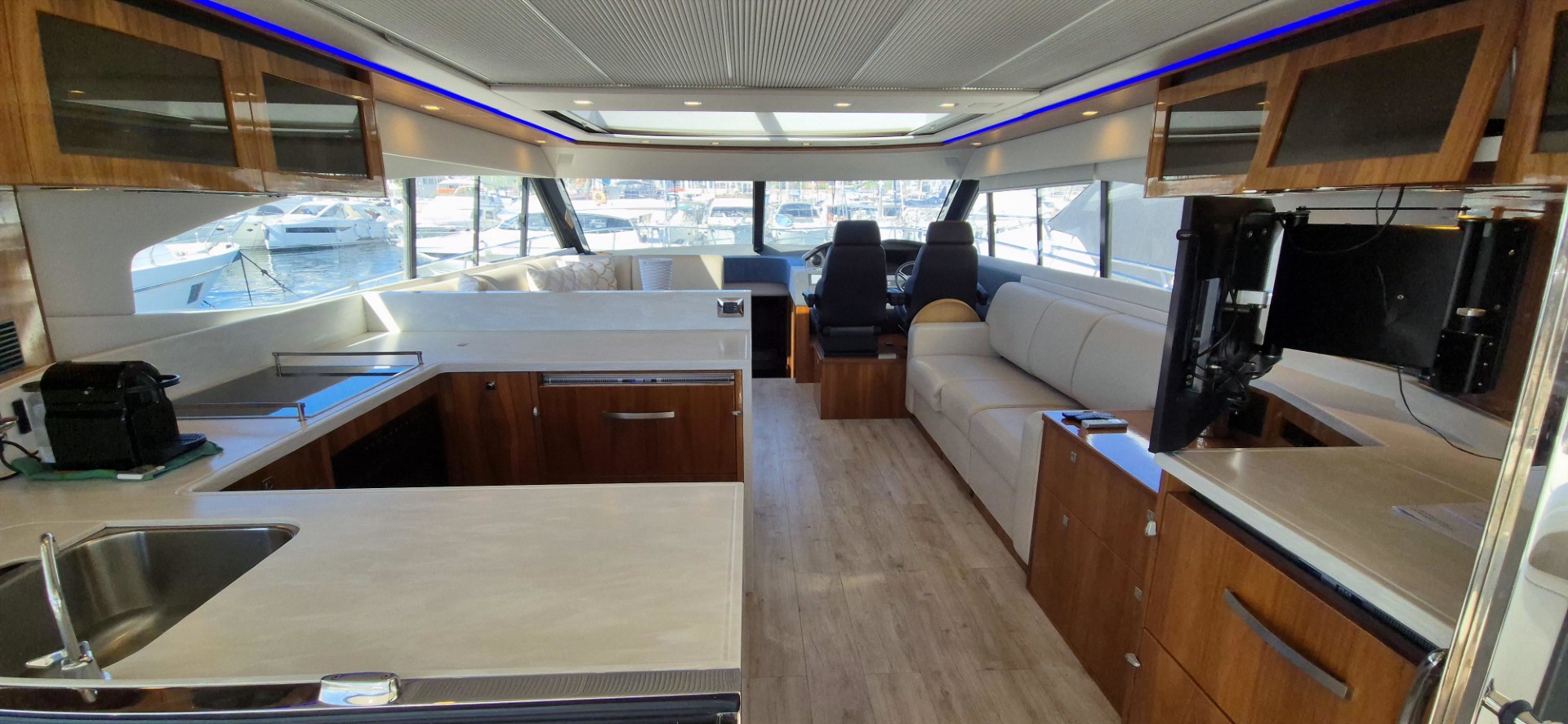 RIVIERA 6000 sport yacht platinum