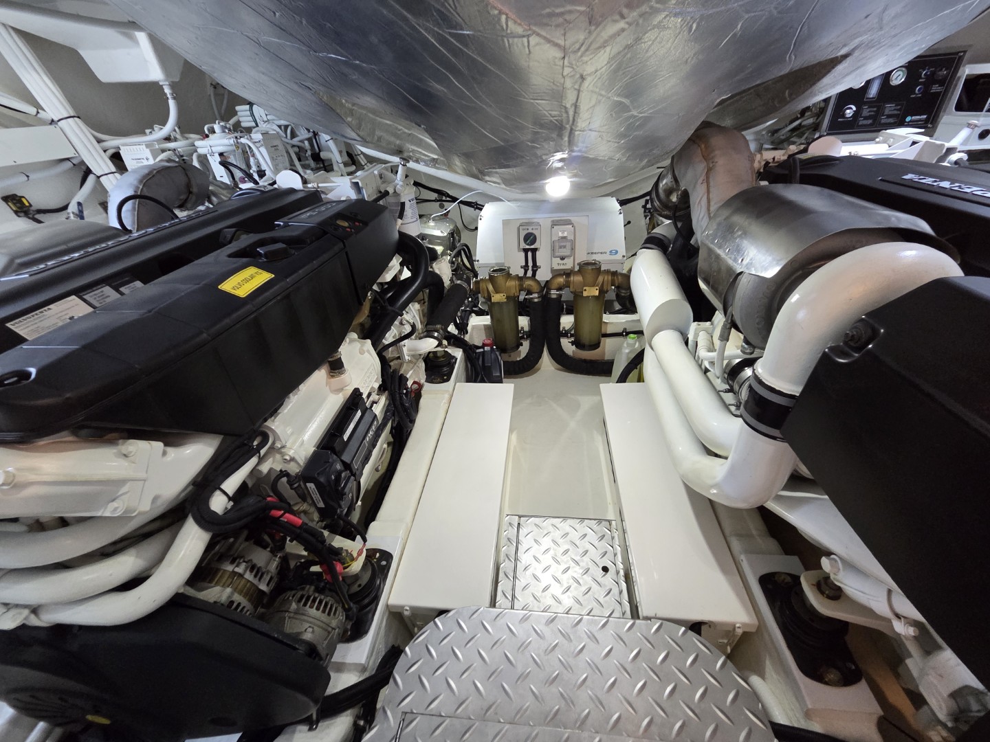 RIVIERA 6000 sport yacht platinum