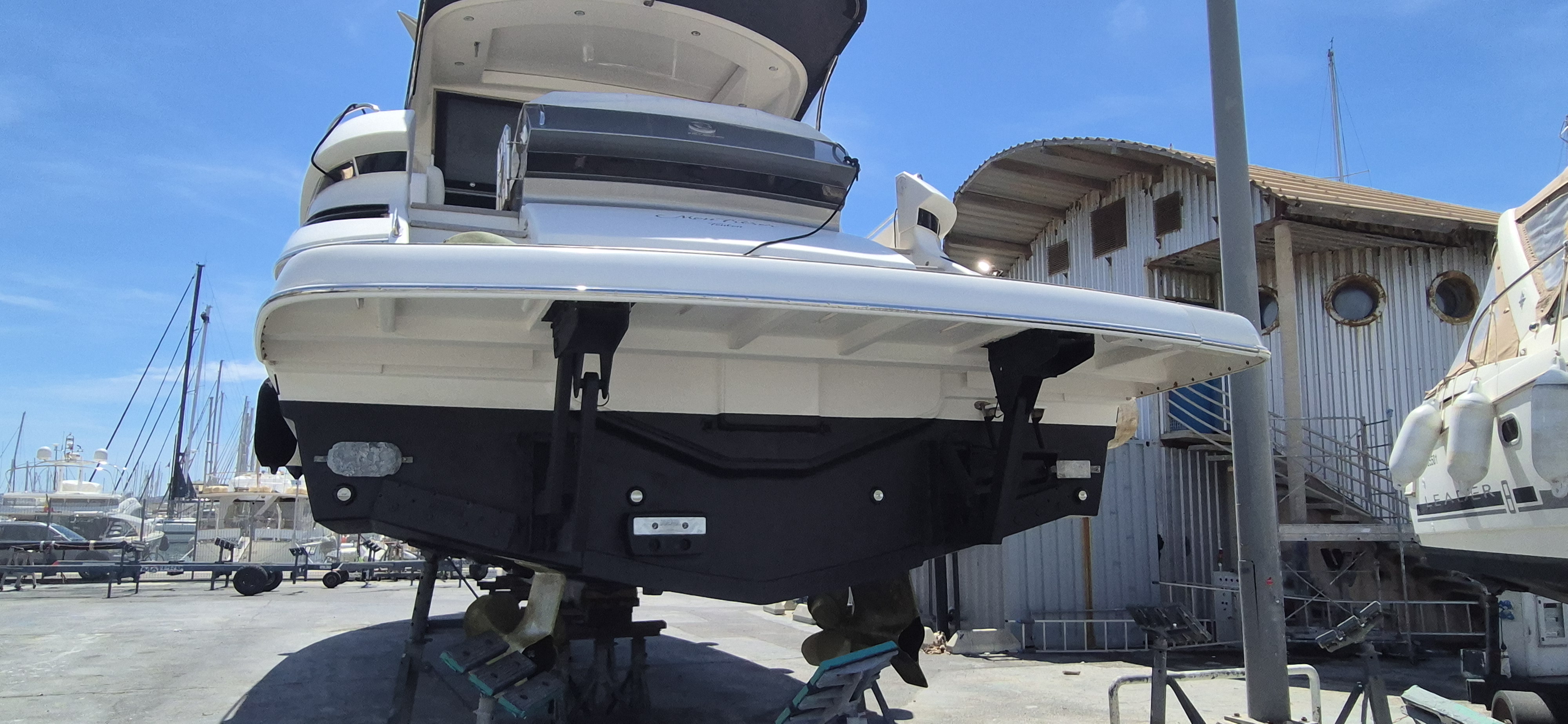 RIVIERA 6000 sport yacht platinum