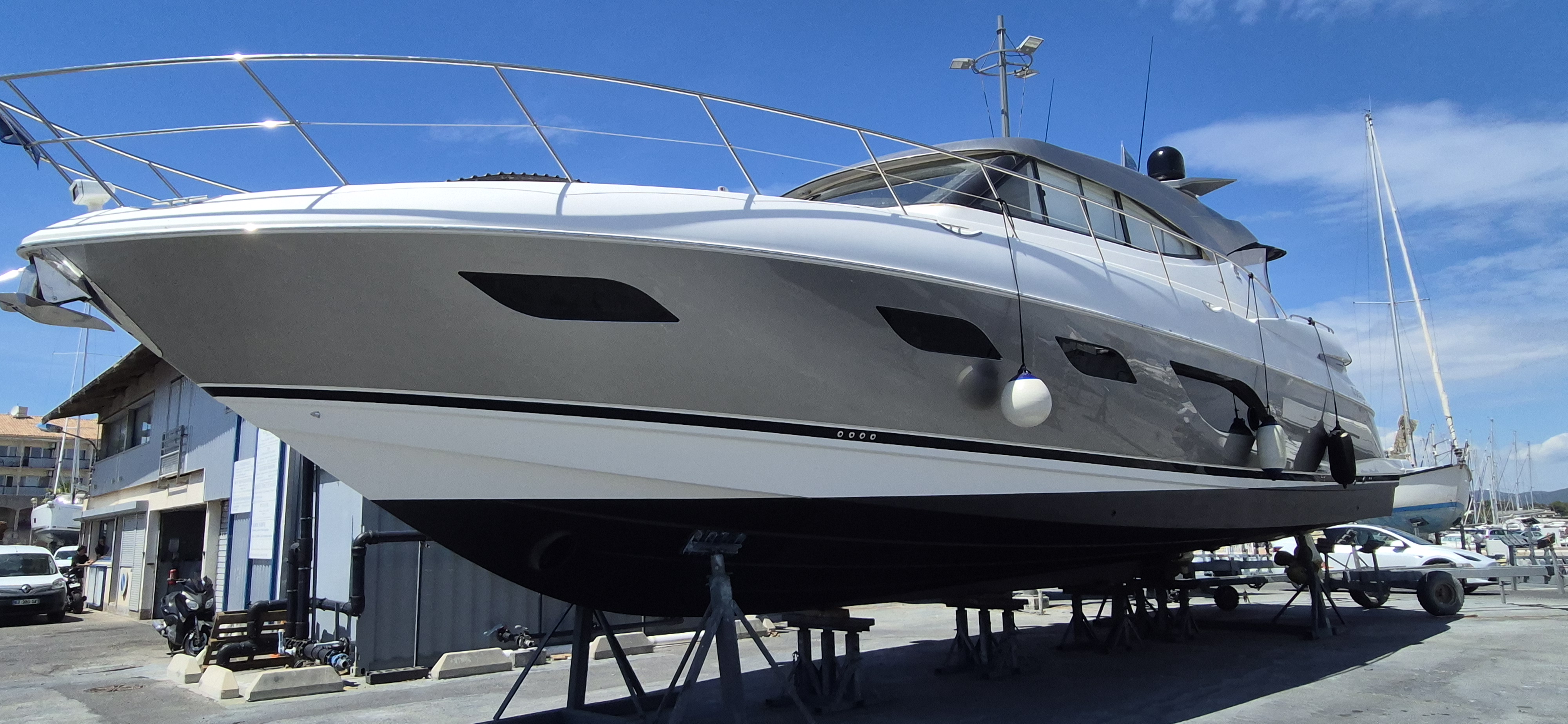 RIVIERA 6000 sport yacht platinum