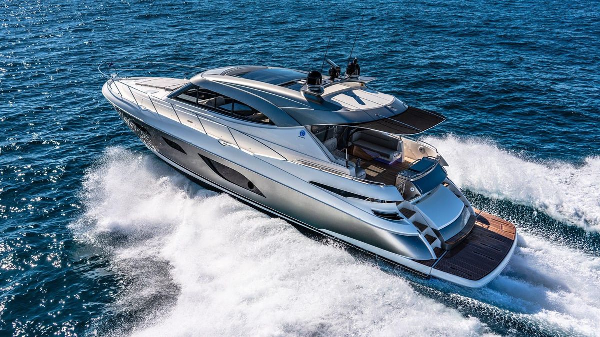 RIVIERA 6000 sport yacht platinum