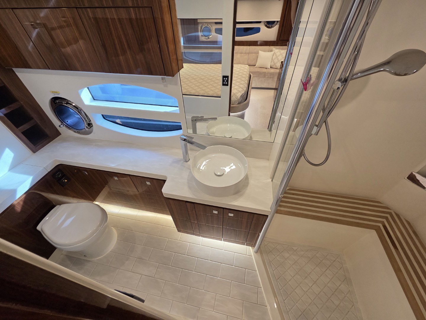 RIVIERA 6000 sport yacht platinum