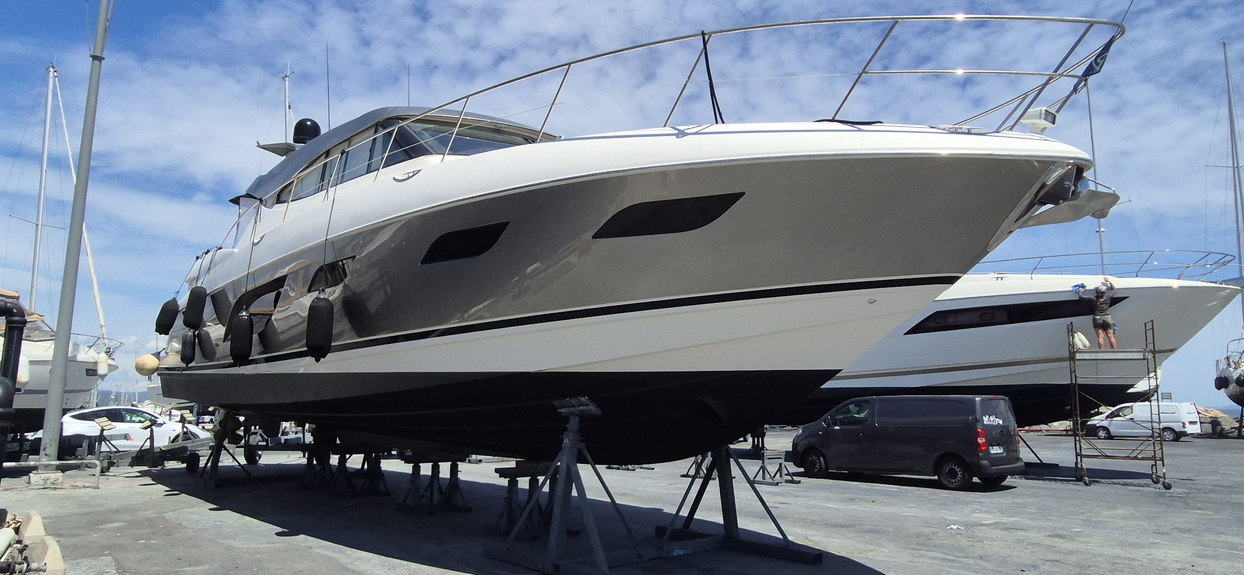 RIVIERA 6000 sport yacht platinum
