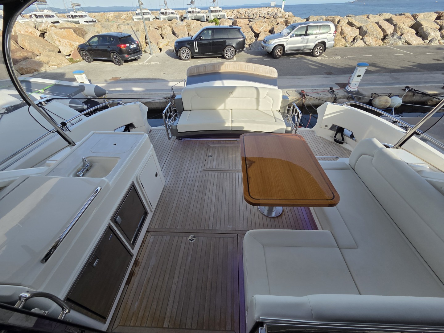 RIVIERA 6000 sport yacht platinum