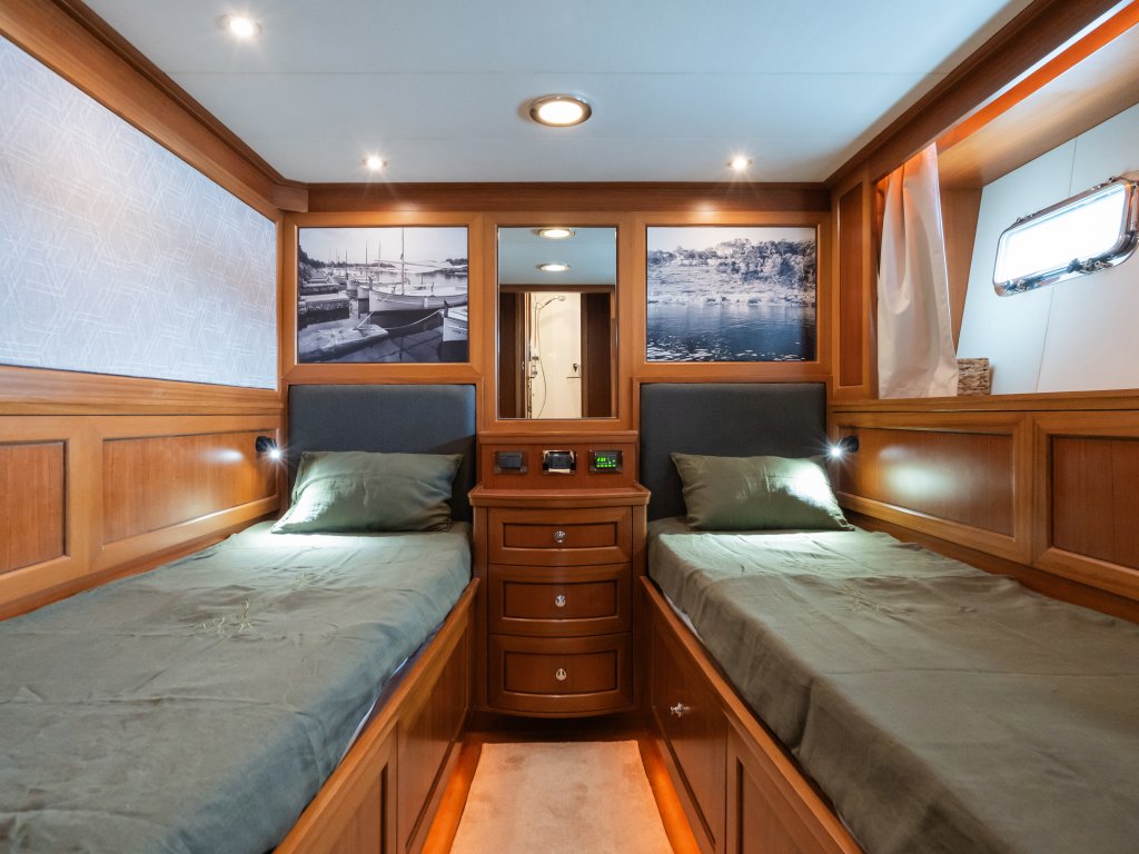 TRADER 64 Sunliner